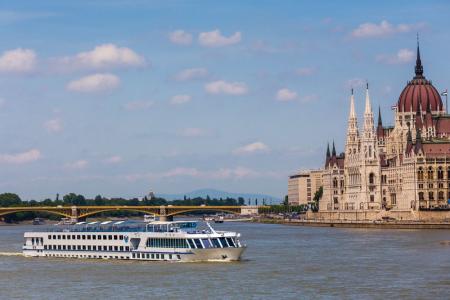 Jízda na kole a plavba lodí na Dunaji